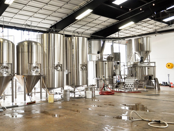 清洗自酿啤酒设备时如何使用清洗剂？